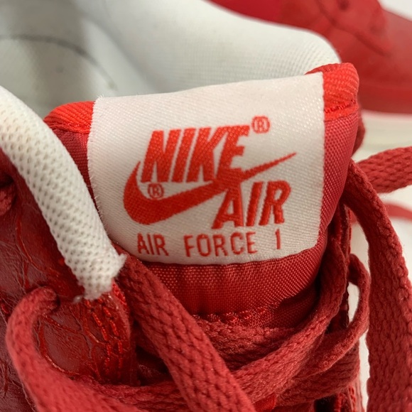 Red leather Nike Air Force 1 LV8 sneakers - Picture 2 of 12